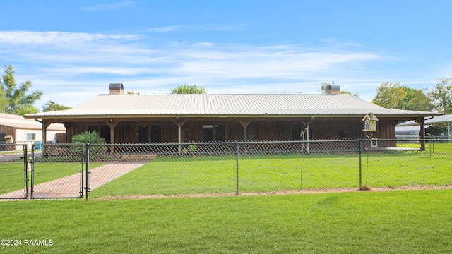 view of front of home featuring a front yard