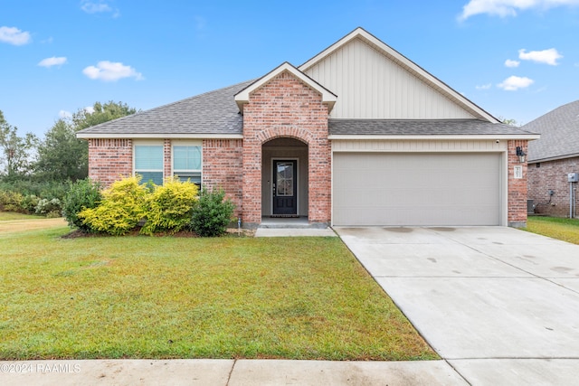 view of front facade featuring a garage and a front lawn