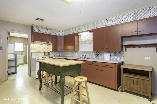 14311 William Rd, Kaplan, LA 70548 - kitchen featuring white appliances, light floors, visible vents, under cabinet range hood, and light countertops