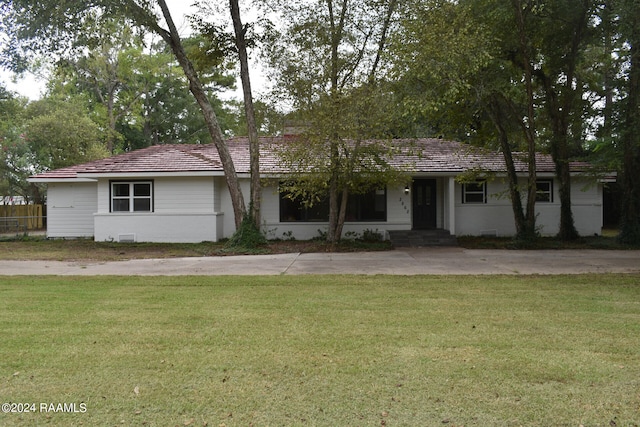 ranch-style house with a front lawn