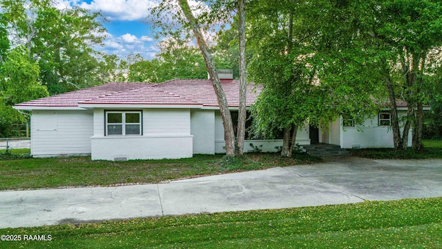 2862 S Union St, Opelousas, LA 70570 - ranch-style house with a front yard, brick siding, and a tiled roof