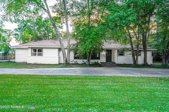 2862 S Union St, Opelousas, LA 70570 - ranch-style home with a front lawn