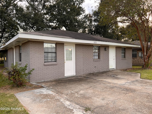 view of front of property featuring a patio