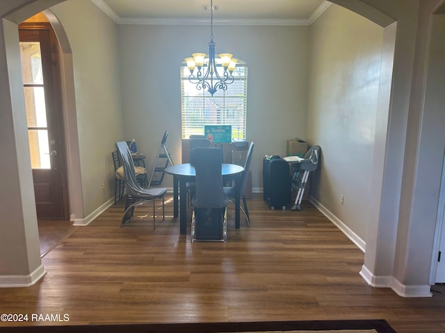 dining area featuring crown molding, dark hardwood / wood-style floors, and plenty of natural light