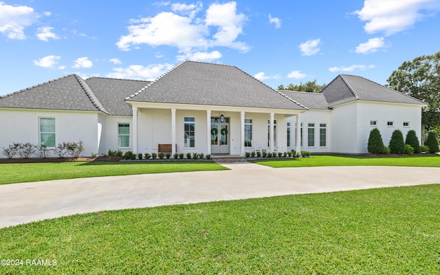 view of front of house featuring a porch and a front yard