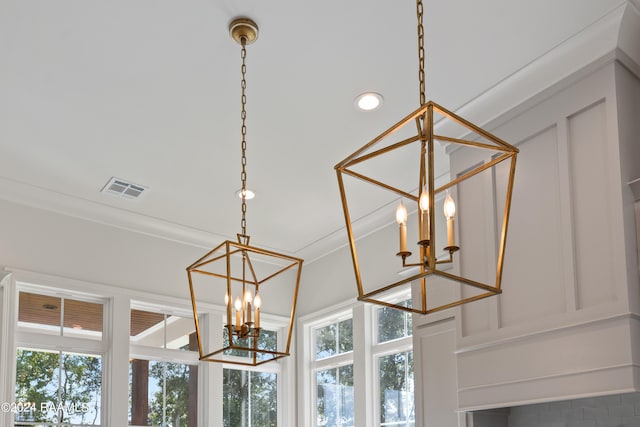 details featuring an inviting chandelier