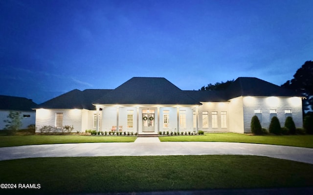 view of front of house with a front yard