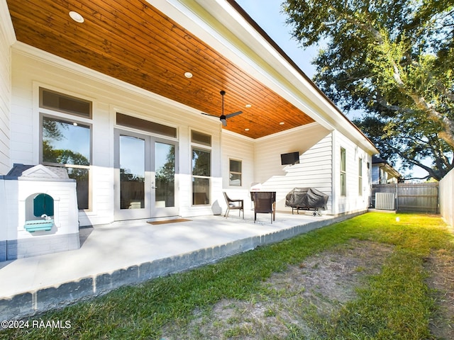 exterior space with area for grilling and ceiling fan