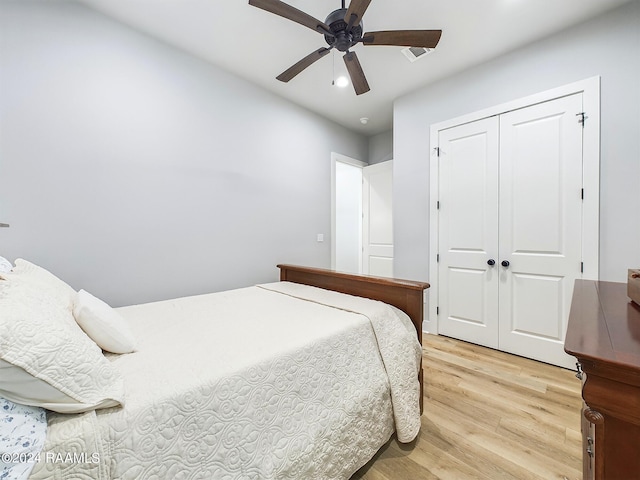 bedroom with a closet, light wood-type flooring, and ceiling fan