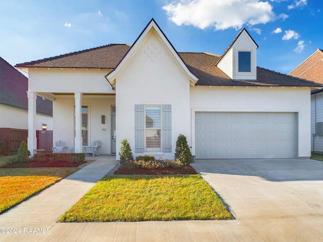 view of front of property with a front yard