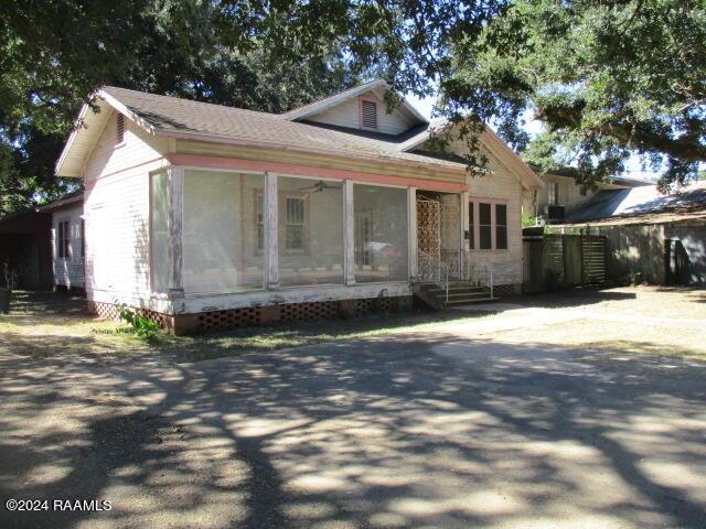 414 E Main St, Ville Platte, LA 70586 - bungalow featuring a sunroom