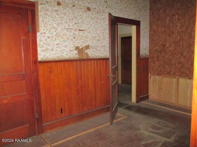 414 E Main St, Ville Platte, LA 70586 - unfurnished room featuring a wainscoted wall and wallpapered walls