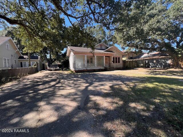 414 E Main St, Ville Platte, LA 70586 - exterior space with covered porch and fence