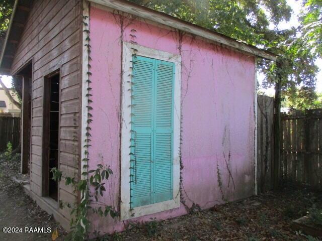 414 E Main St, Ville Platte, LA 70586 - view of outbuilding with fence