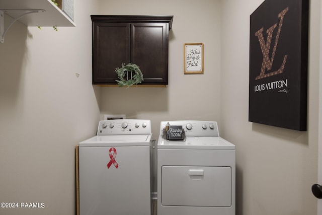 washroom featuring cabinets and washing machine and clothes dryer