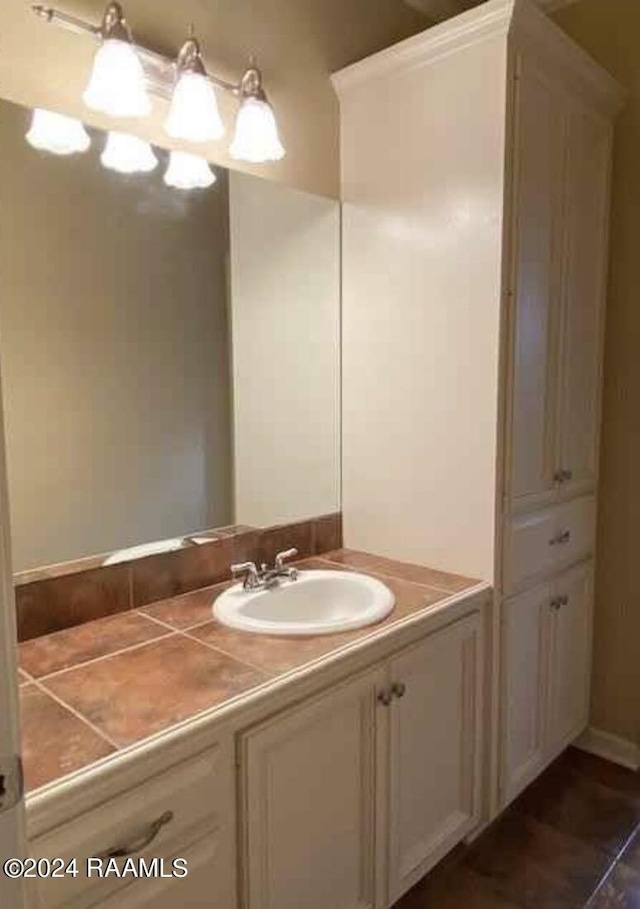 147 Oakbend Dr, Lafayette, LA 70506 - bathroom featuring vanity