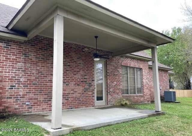 147 Oakbend Dr, Lafayette, LA 70506 - exterior space with central AC