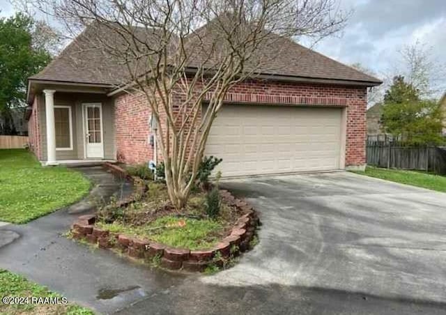 view of front facade with a garage