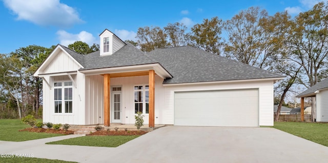 view of front facade featuring a garage and a front lawn