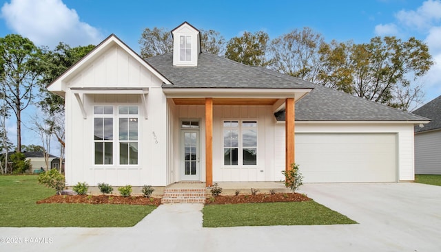 view of front of home featuring a front yard and a garage