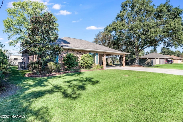 ranch-style house featuring a front yard