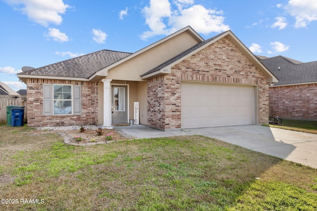 view of front facade featuring a garage and a front yard