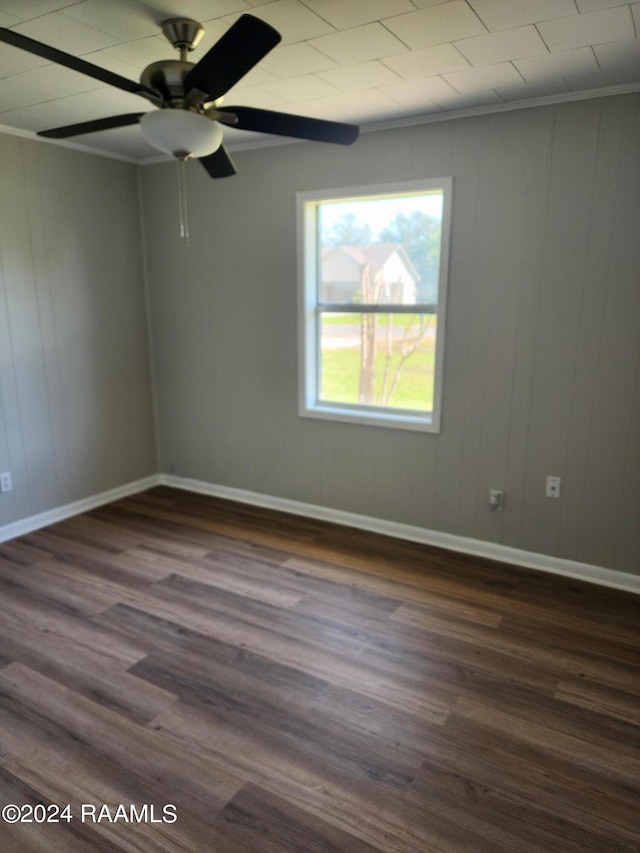 spare room with dark hardwood / wood-style floors, crown molding, and ceiling fan