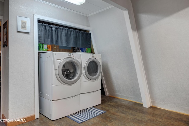 135 Woodys Ln, Sunset, LA 70584 - clothes washing area featuring washer and dryer, crown molding, a textured wall, baseboards, and wood finished floors