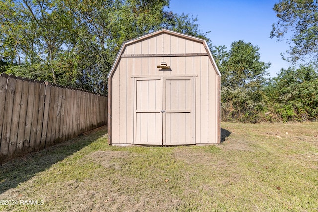 view of outdoor structure featuring a yard