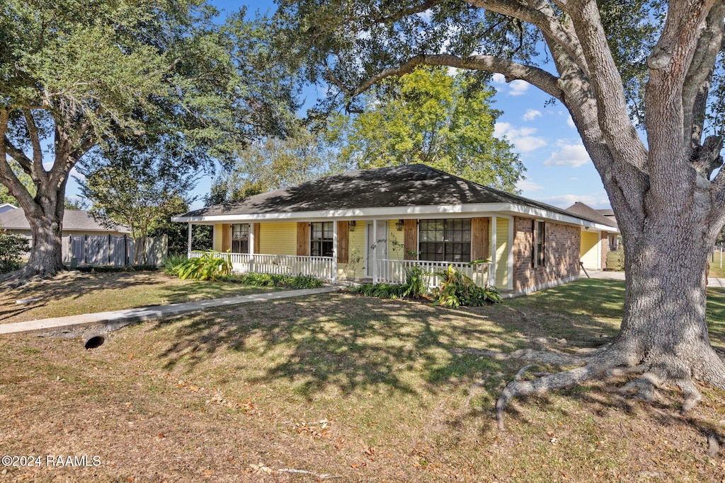 view of front of property with a porch and a front lawn