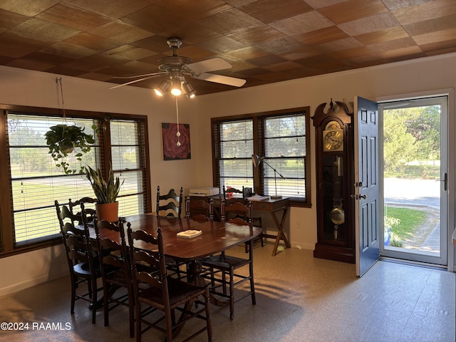 dining space with ceiling fan