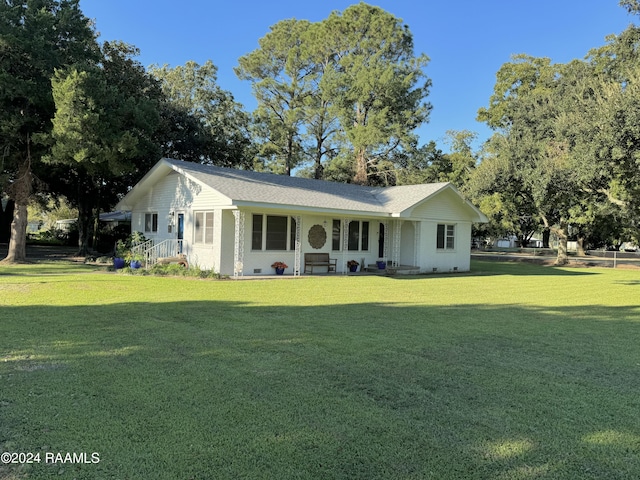 single story home featuring a porch and a front lawn