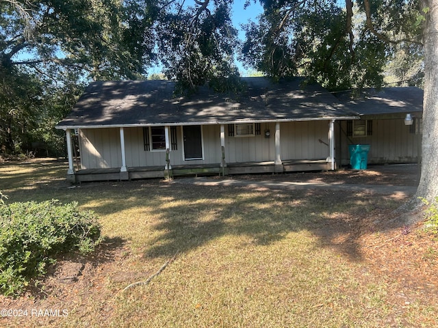 view of front of home with a front yard