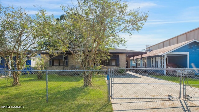 view of front facade featuring a front lawn