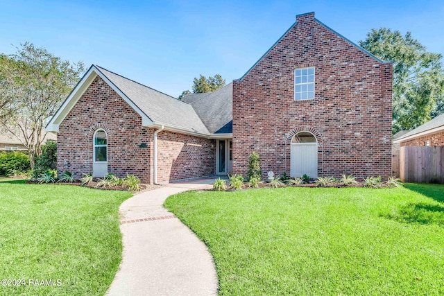 view of front of home with a front lawn