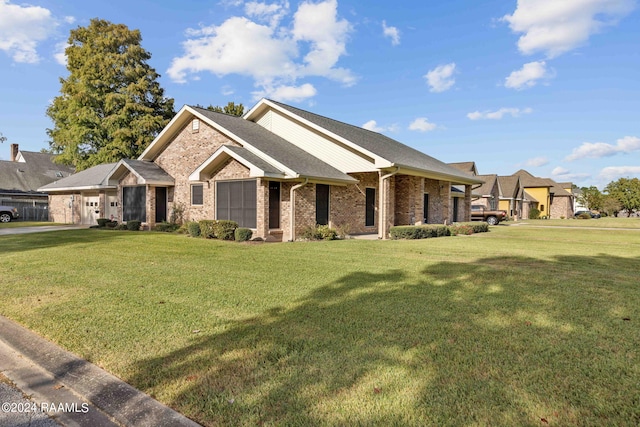 craftsman inspired home featuring a front yard