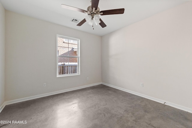 unfurnished room with ceiling fan