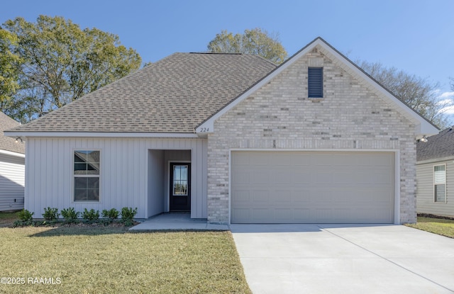 view of front facade featuring a garage and a front lawn