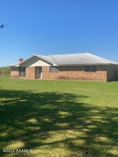 exterior space featuring a lawn