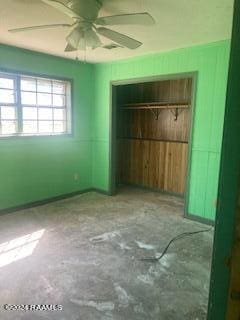 unfurnished bedroom with a ceiling fan
