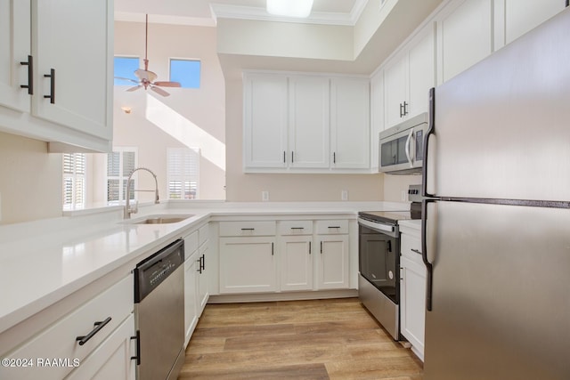 201 Settlers Trace Blvd Unit 2401, Lafayette, LA 70508 - kitchen with stainless steel appliances, a sink, crown molding, ceiling fan, and white cabinets