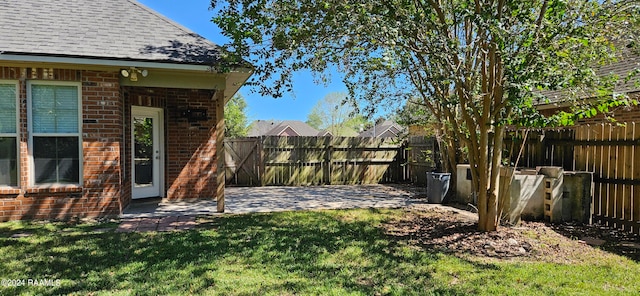 view of yard featuring a patio area