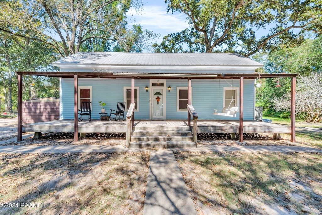 view of front of house featuring a porch