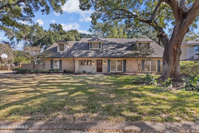 view of front of house with a front yard