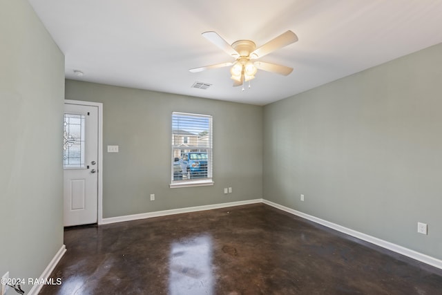 empty room featuring ceiling fan