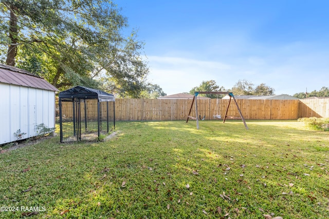 view of yard with a storage shed