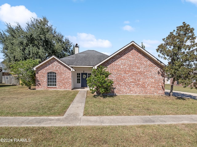 view of front of house with a front lawn