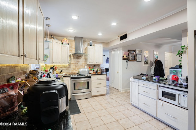 kitchen featuring tasteful backsplash, wall chimney range hood, stainless steel electric stove, decorative light fixtures, and ornamental molding