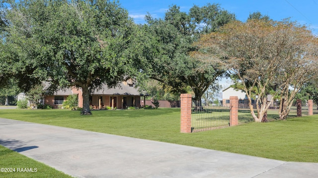 view of front of house featuring a front lawn and fence