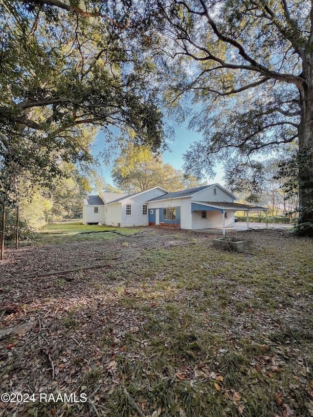 404 W Hickory St, Ville Platte, LA 70586 - rear view of house with a carport